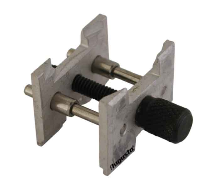 Metal movement retainer